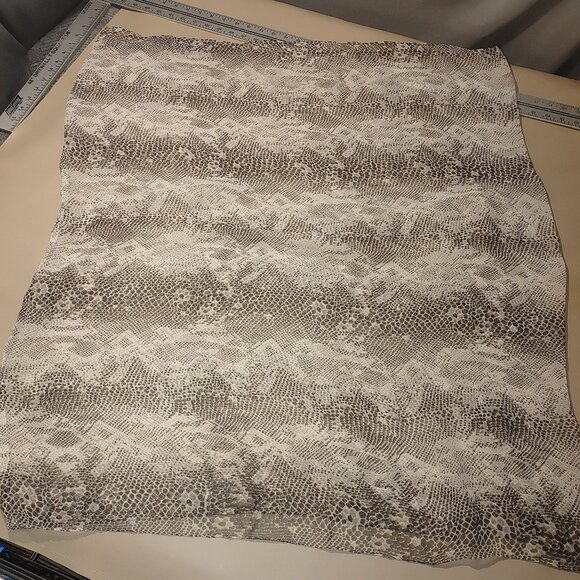 Leopard Print Infinity Scarf By The Limited 100% Polyester Neutral Tones Lightwe - Picture 7 of 8